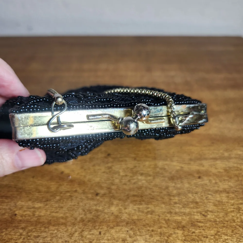 Vintage La Regale Kiss Lock Clam Shell Black Beaded Floral Evening Bag W Chain - Picture 7 of 14